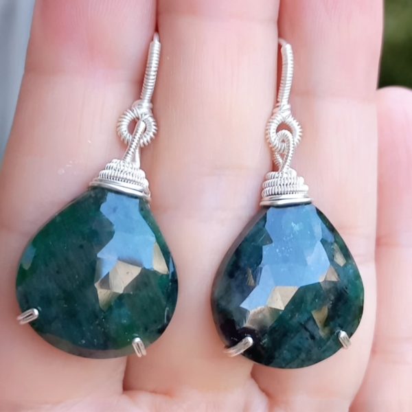 Faset kesim Zümrüt Gümüş aparatlı el yapımı küpe Faset kesim Zümrüt Gümüş aparatlı el yapımı küpe