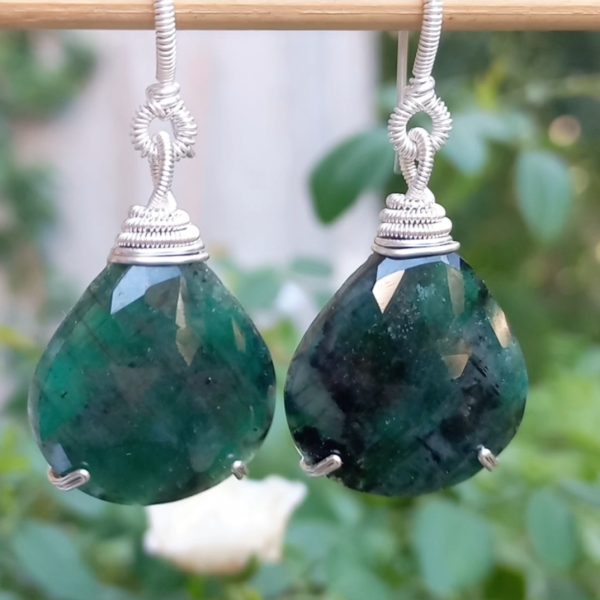 Faset kesim Zümrüt Gümüş aparatlı el yapımı küpe Faset kesim Zümrüt Gümüş aparatlı el yapımı küpe