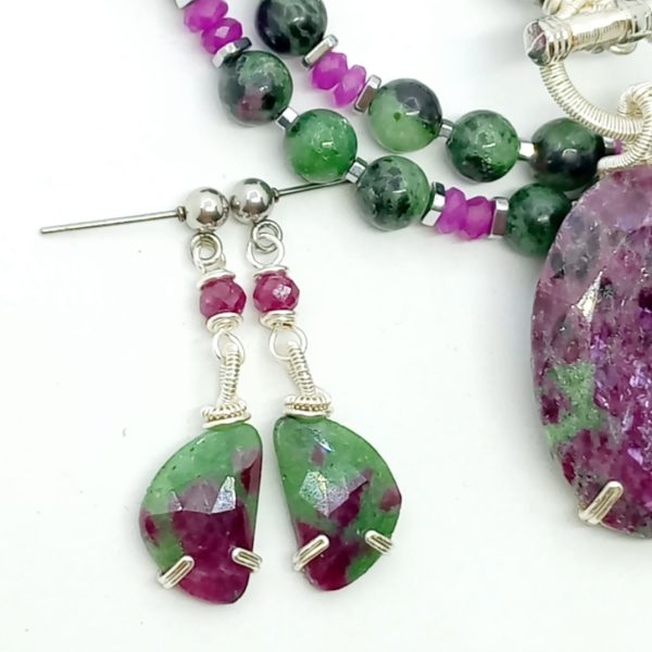 Rubyzeosite el yapımı küpe Rubyzeosite el yapımı küpe