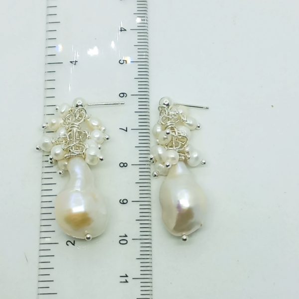 Doğal Barok ve kum İnci gümüş aparatlı el yapımı küpe a Doğal Barok ve kum İnci gümüş aparatlı el yapımı küpe a