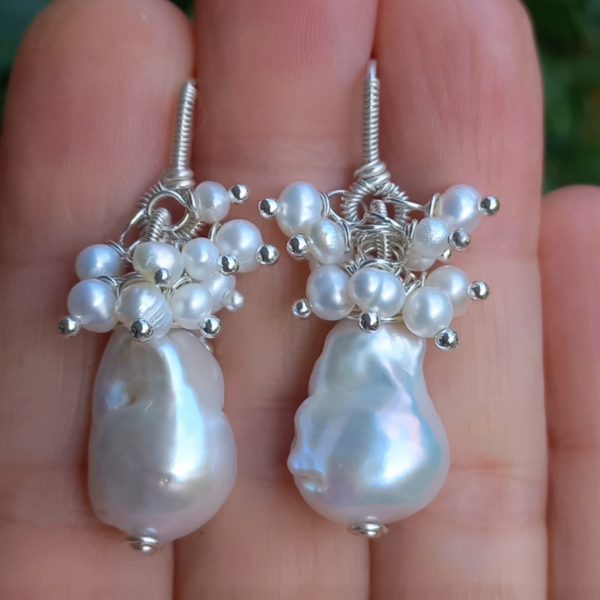 Barok ve kum İnci gümüş aparatlı el yapımı küpe Barok ve kum İnci gümüş aparatlı el yapımı küpe