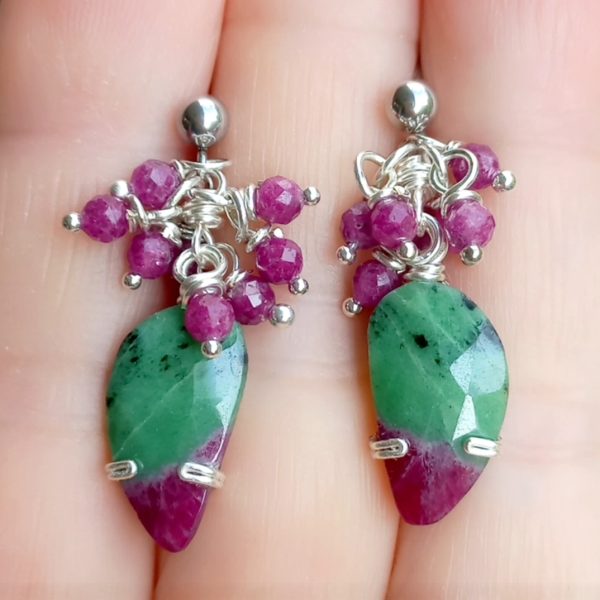 Rubyzoisit Yakut çelik aparatlı el yapımı küpe Rubyzoisit Yakut çelik aparatlı el yapımı küpe