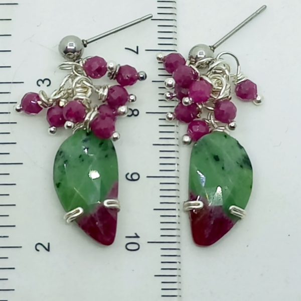 Rubyzoisit Yakut çelik aparatlı el yapımı küpe Rubyzoisit Yakut çelik aparatlı el yapımı küpe