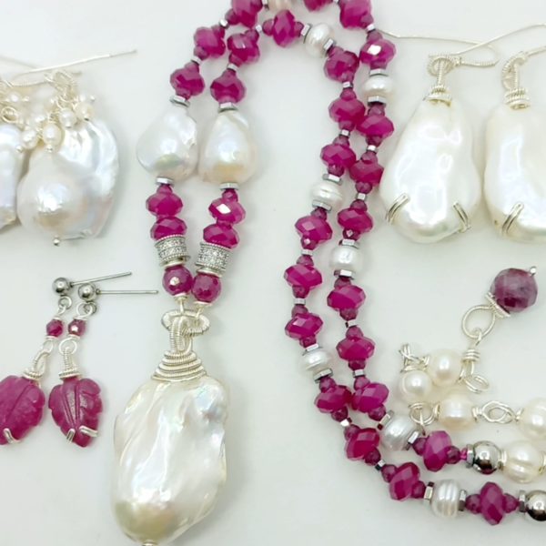 Yakut doğal İnci el yapımı kolye Yakut doğal İnci el yapımı kolye