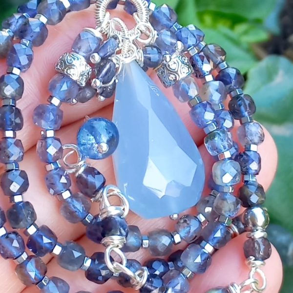 Kalsedon İyolit Hematit çelik aparatlı el yapımı kolye