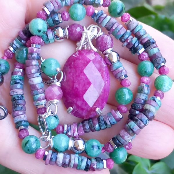 Hindistan el kesimi Ruby Zoisit Yakut Hematit el yapımı kolye